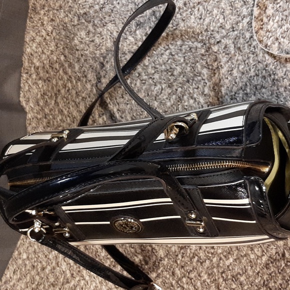 Cream/Black Bag - Picture 4 of 8